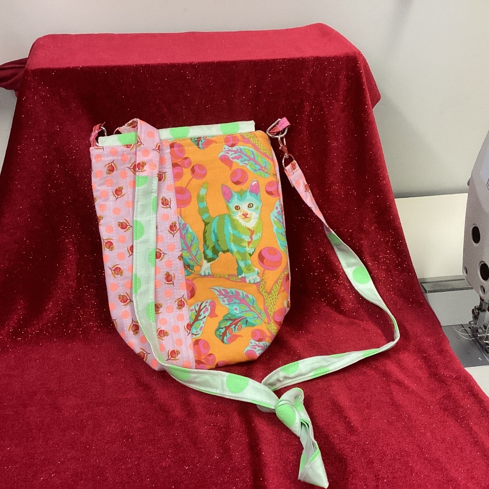 Grab and go bag kittie new 9” tall. Snap closure